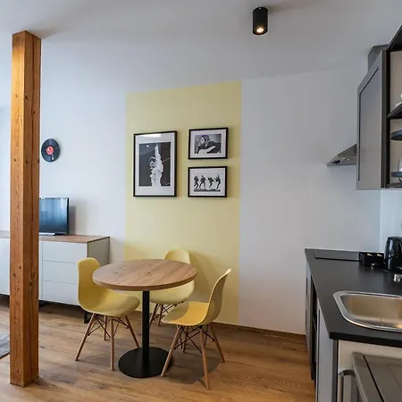 Casa de hóspedes Restovna 3*