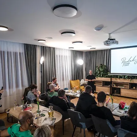 Casa de hóspedes Restovna 3*